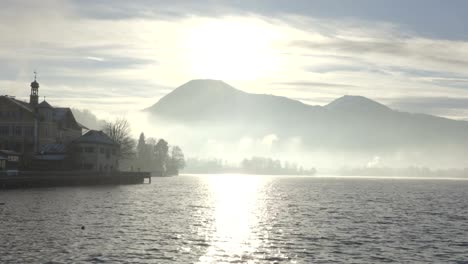 Hermoso-lago-y-las-montañas-en-los-Alpes-bávaros