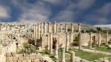 Roman-ruins-in-the-Jordanian-city-of-Jerash-(Gerasa-of-Antiquity),-capital-and-largest-city-of-Jerash-Governorate,-Jordan