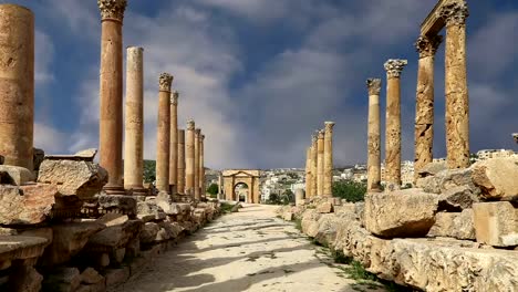 Römische-Ruinen-in-der-jordanischen-Stadt-Jerash-(Gerasa-der-Antike),-die-Hauptstadt-und-größte-Stadt-Jerash-Governorate,-Jordanien