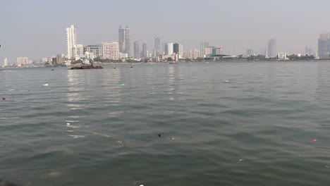 Mumbai-ist-die-bevölkerungsreichsten-und-hohe-Aufstieg-Gebäude-Stadt-in-Indien-und-Neunter-bevölkerungsreichsten-Ballungsraum-der-Welt-mit-einer-geschätzten-Einwohnerzahl-von-18,4-Millionen.