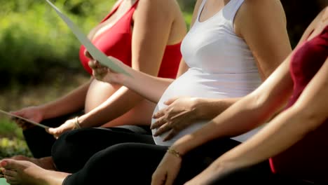 Pregnant-Women-In-Prenatal-Class-With-Images-Of-Baby