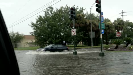 Car-drives-through-a-flooded-intersection-of-I10-in-New-Orleans