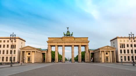 Berlin-Stadt-Skyline-Zeitraffer-am-Brandenburger-Tor-(Brandenburger-Tor),-Berlin,-Deutschland,-4K-Zeitraffer