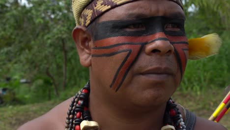 Einheimischen-brasilianischen-indigenen-Mann