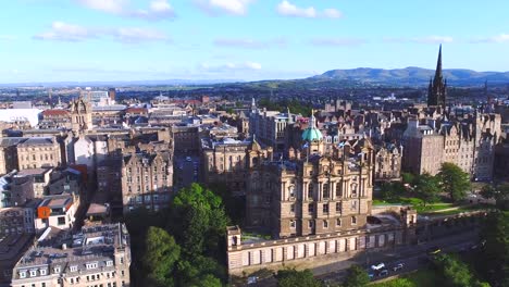 Aerial-view-of-Edinburgh,-Scotland