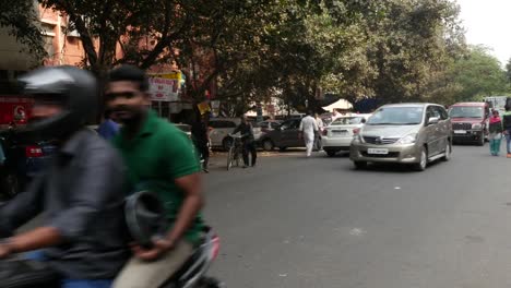 Verkehr-in-New-Delhi,-Indien