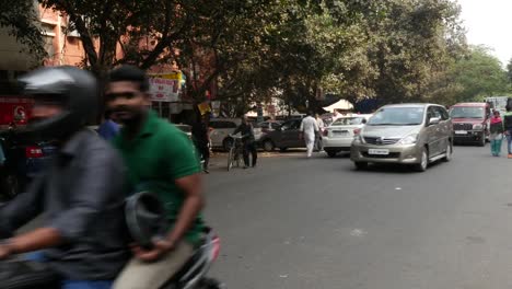 Traffic-in-New-Delhi,-India