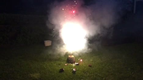 Feuerwerk-Explosive-pyrotechnische-in-Zeitlupe