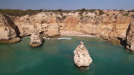 Flying-over-Praia-Da-Marinha-(Marinha-Beach)-in-Algarve,-Portugal