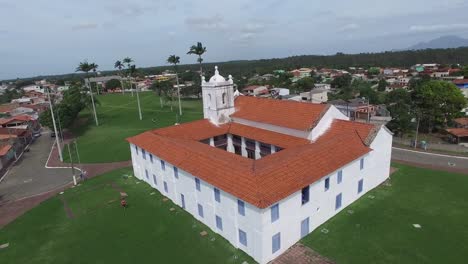 Der-Kirche-Igreja-Dos-Reis-Magos-in-Nova-Almeida,-Espirito-Santo,-Brasilien