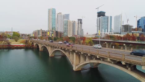 Vista-aérea-del-puente-de-S-Lamar-Boulevard-en-Austin-Texas