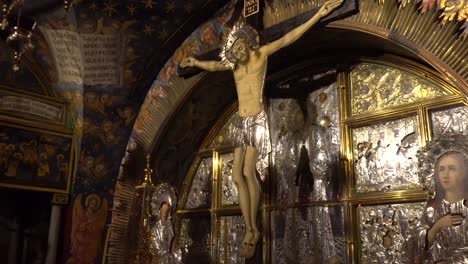 En-el-templo-del-Santo-Sepulcro-en-Jerusalén.-Calvario