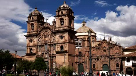 vista-exterior-de-la-iglesia-de-la-compañía-de-Jesús-en-la-ciudad-de-cusco