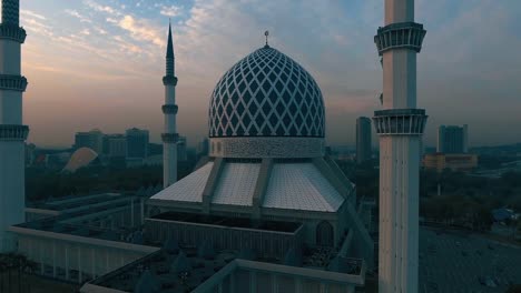 Sultan-Salahuddin-Abdul-Aziz-Mosque.