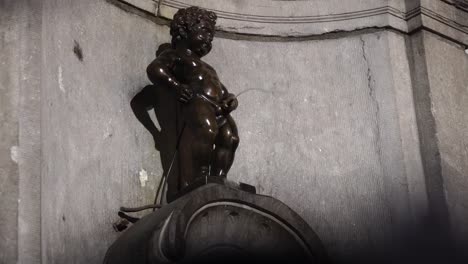 manneken-pis,-little-man-pee,-landmark-of-brussels,-belgium