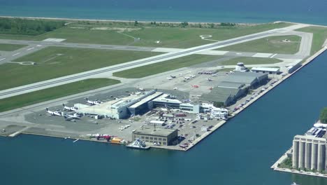 Aeropuerto-de-la-ciudad-de-Toronto