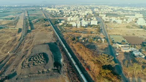 Establecimiento-de-zángano-de-la-captura-de-un-tren-de-pasajeros-en-una-ciudad-India