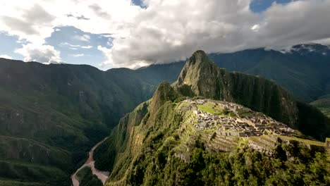 Zeitraffer-Video-von-Machu-Picchu-In-Peru-schwenken