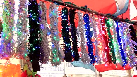 Luces-de-decoración-led-lujo-Diwali-venta-en-antiguo-mercado-de-Delhi