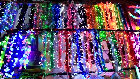 Luces-de-decoración-led-lujo-Diwali-venta-en-antiguo-mercado-de-Delhi