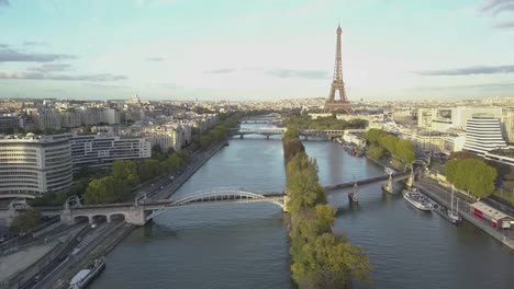 Imágenes-aéreas-de-París,-con-el-Sena-y-Torre-Eiffel