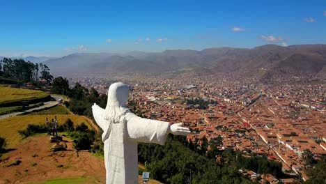 Hermosa-toma-aérea-de-Cristo-blanco-y-forrest.-Latinoamérica.