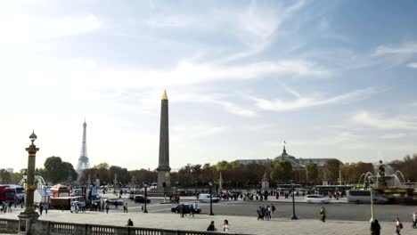 París,-Francia---15-de-noviembre-de-2014:-Timelapse-de-lugar-Concorde-en-París,-Francia