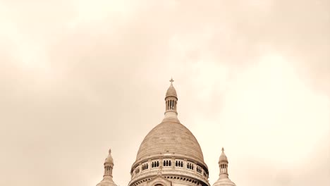The-Basilica-of-the-Sacred-Heart-in-Montmartre