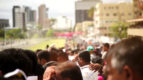 Crowd-at-The-Mauritius-Turf-Club-during-sunny-day