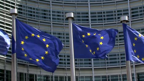 Slow-panoramic-on-european-flags-in-the-wind