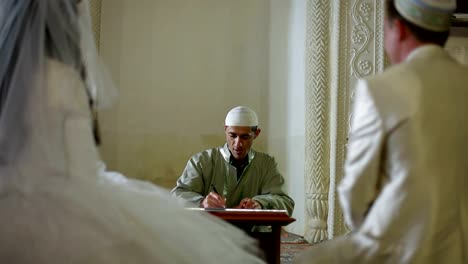 Muslimische-Hochzeit-in-Moschee