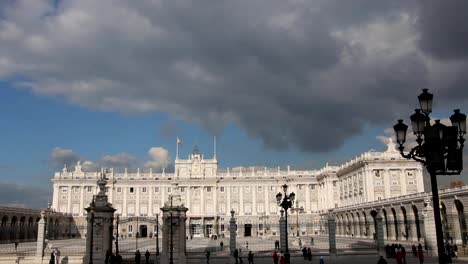 Palacio-Real-De-Madrid,-Spanien