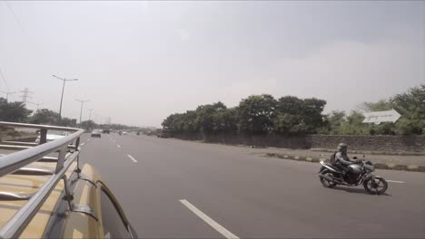 Driving-with-a-cab-through-Mumbai-[Stabilisation;-no-CC&CG]
