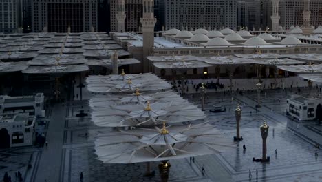 Umbrellas-in-Nabawi-Mosque-time-lapse-from-dawn-to-sunrise