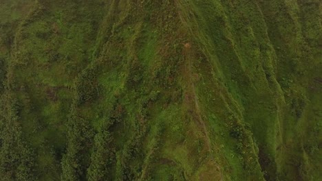 Luftaufnahme-der-Insel-Oahu-Wanderweg-Innovative-Präsentations-Treppe