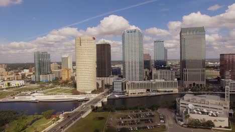 Vista-aérea-del-centro-de-la-ciudad-de-Tampa,-La-Florida