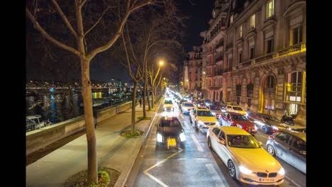 Frankreich-Nacht-Licht-Paris-Tourist-Bus-zweite-Etage-Blick-auf-die-Straße-am-Flussufer-Panorama-4k-Zeitraffer