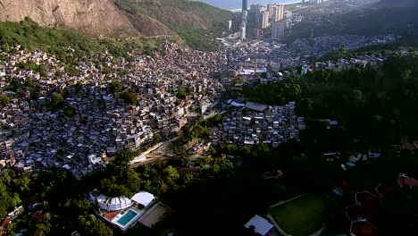 Luftaufnahme-von-Rocinha,-der-größten-Favela,-Rio-De-Janeiro