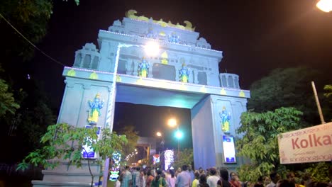 Devotees-entering-Kolkata-Rath-Yatra-2017-fair-ground