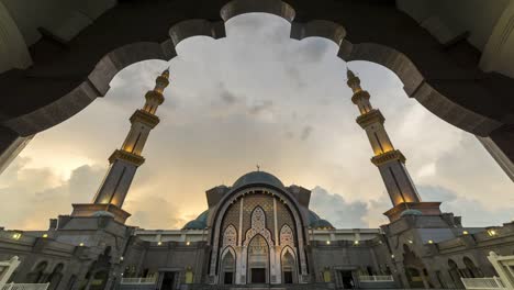 Sunset-time-lapse-at-the-Federal-Mosque-of-Kuala-Lumpur