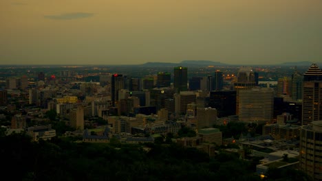 Montreal-de-noche,-Quebec,-Canadá