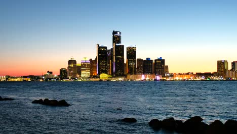 Skyline-de-Detroit-por-la-noche