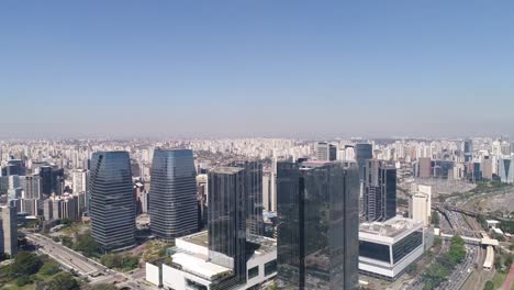 Vista-aérea-del-barrio-de-Itaim-Bibi-en-Sao-Paulo,-Brasil