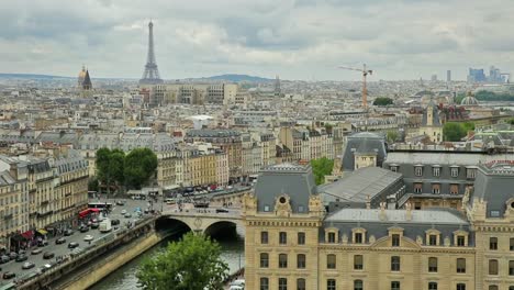 Vista-del-skyline-de-Notre-Dame-París