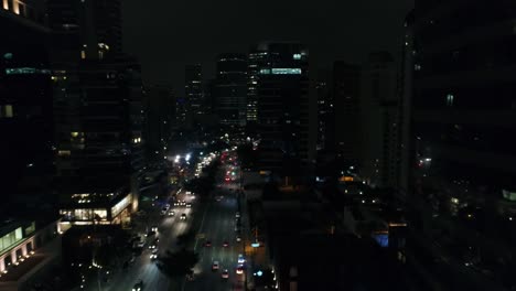 Avenida-Faria-Lima-en-Sao-Paulo-por-la-noche,-Brasil