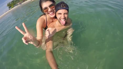 Couple-having-fun-on-the-beach