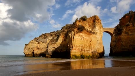 Playa-de-estudantes-en-Lagos,-Portugal