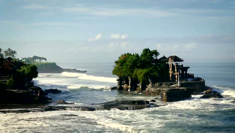 Tanah-Lot-Tempel-von-Bali-Insel-in-Indonesien.