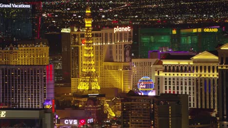 Vista-aérea-de-Las-Vegas-Strip-de-noche.