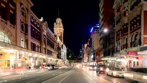 Lapso-de-tiempo-de-noche-Melbourne-la-ciudad-en-la-calle-de-Flinders